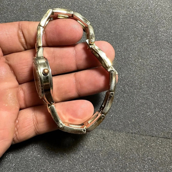 Ladies quartz cocktail watch diamond accent gold tone working with new battery - Picture 4 of 7